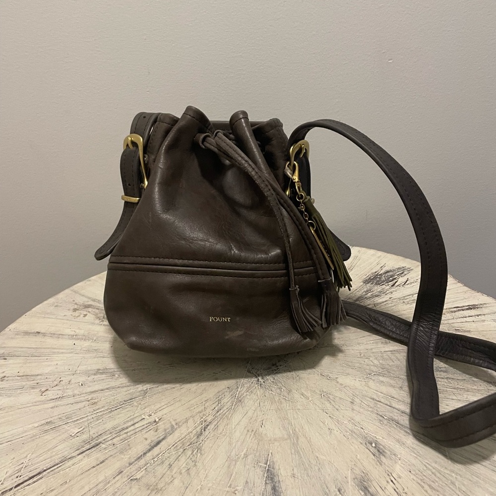 Fount Coventry Bucket bag in Wolf color
